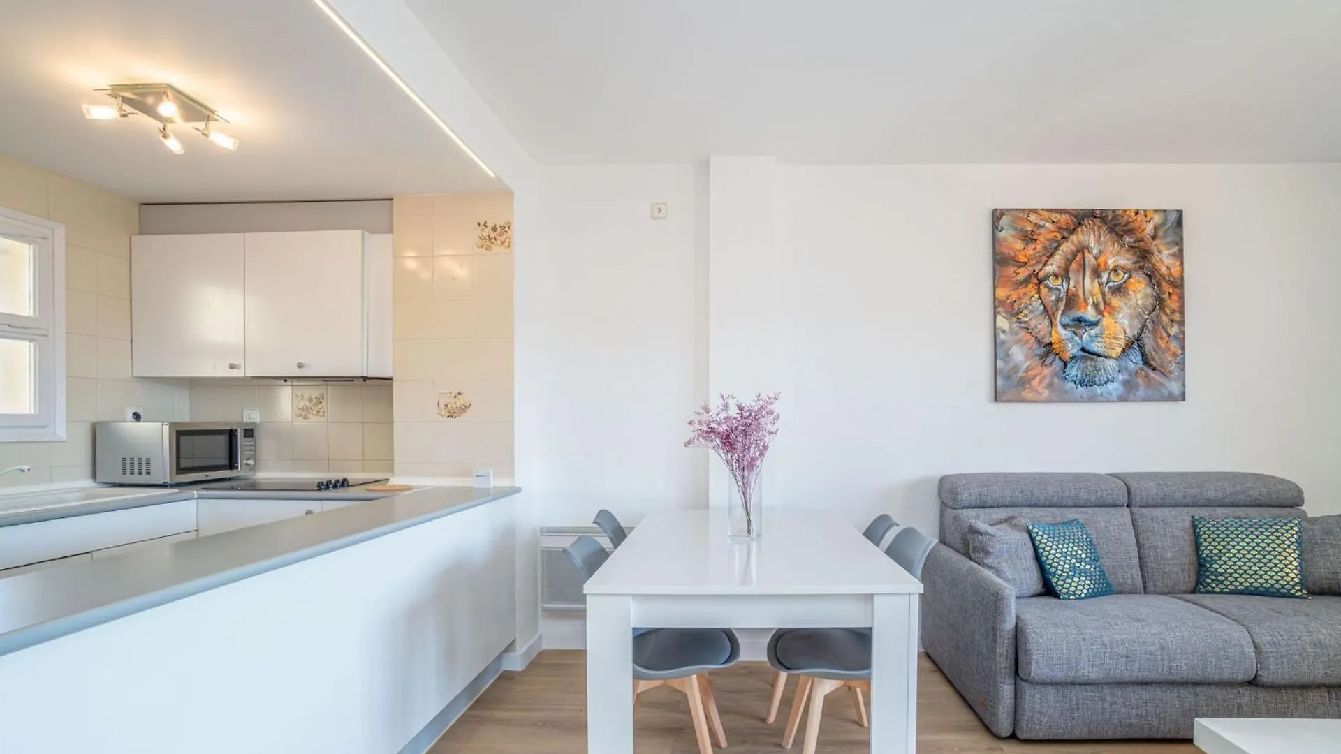 Milenial Immo Apartment With Parking In 로지즈